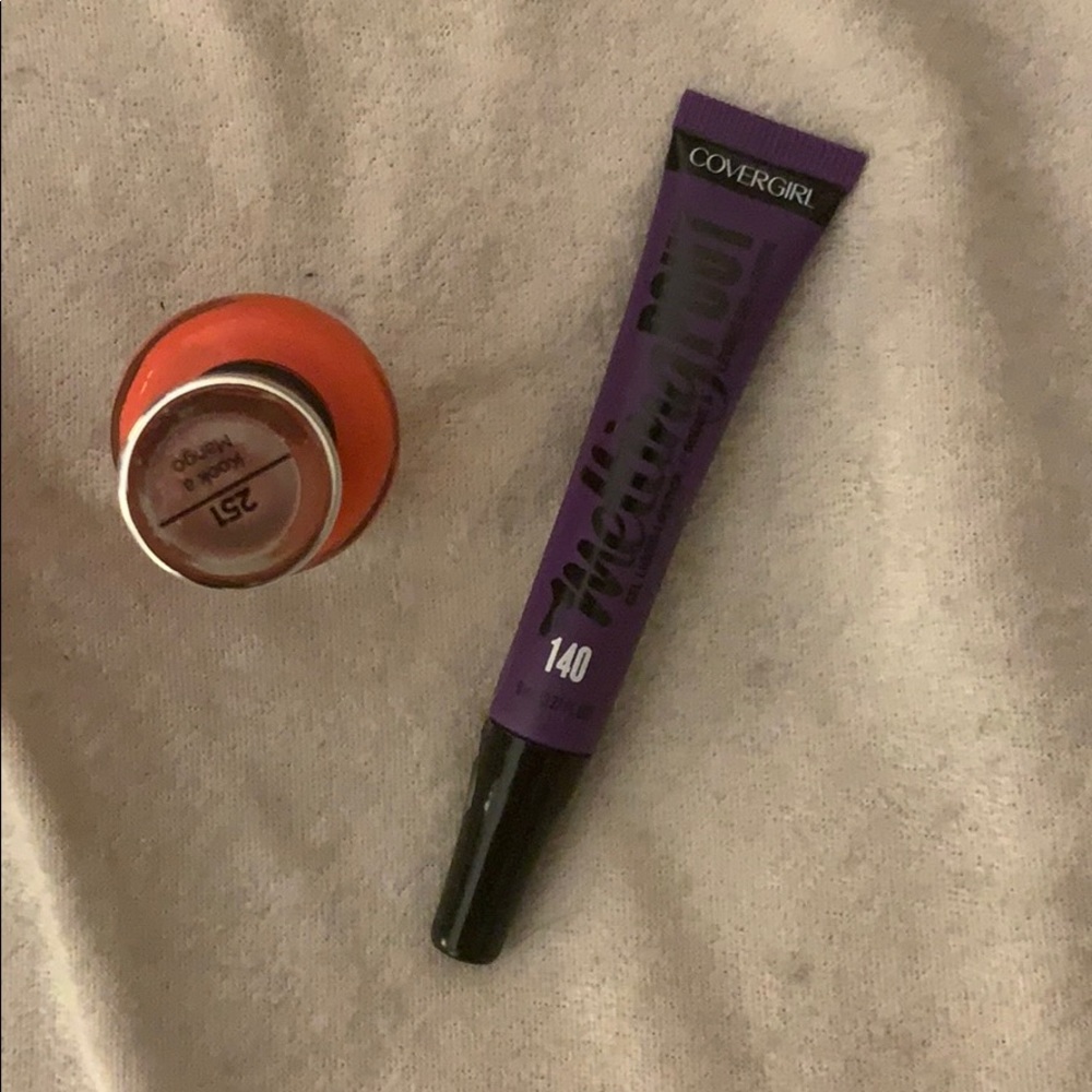 Random Make Up Bundle - Picture 5 of 5